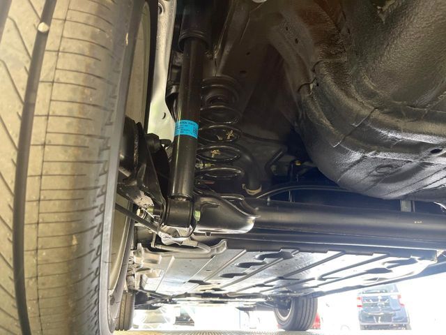 お車を安心してお乗りいただく為には、足回りの定期点検が欠かせません。サービスサポート（有償保証）では無料点検もご提供しており、安心のカーライフをお過ごしいただけるサポート体制が整っています。