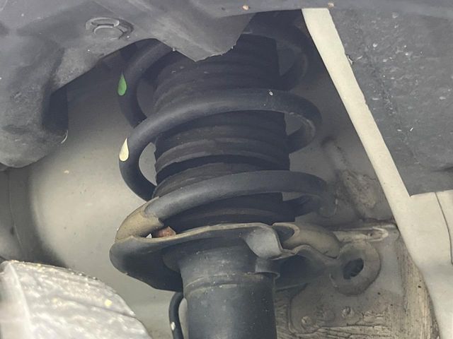 お車を安心してお乗りいただく為には、足回りの定期点検が欠かせません。サービスサポート（有償保証）では無料点検もご提供しており、安心のカーライフをお過ごしいただけるサポート体制が整っています。