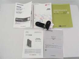 スマートキーは、2個あります。ドアロックもエンジンの始動もキーを取り出す必要は、ありません