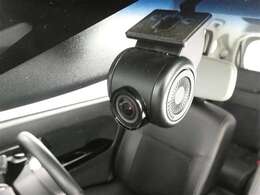 万が一のトラブルのときにも役に立つドライブレコーダーを装備しています。側面衝突や幅寄せ・割り込み対策に！