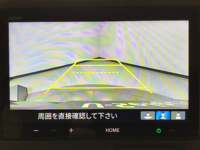 【バックカメラ】運転が苦手な方も車庫入れラクラクです！ギアをリバースに入れれば自動的に切り換わりますので、面倒な操作は不要です♪狭い駐車場もお車を傷つけず安心ですね！