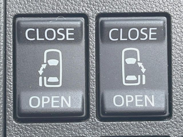 【両側パワースライドドア】スマートキーや運転席のスイッチで後席両側スライドドアの開閉が可能♪電動だから力を入れてドアを開ける必要が無く、小さなお子様でも簡単に開け閉めでき快適です♪