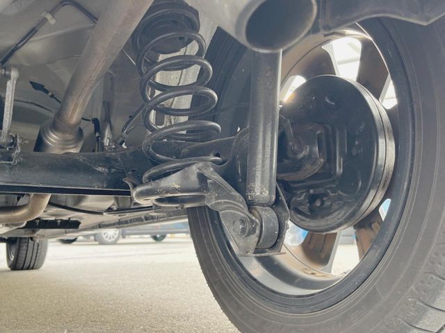 お車を安心してお乗りいただく為には、足回りの定期点検が欠かせません。サービスサポート（有償保証）では無料点検もご提供しており、安心のカーライフをお過ごしいただけるサポート体制が整っています。