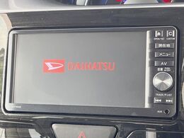 【純正ナビ】人気の純正ナビを装備。オーディオ機能も充実しており、Bluetooth接続すればお持ちのスマホやMP3プレイヤーの音楽を再生可能！毎日の運転がさらに楽しくなります！！