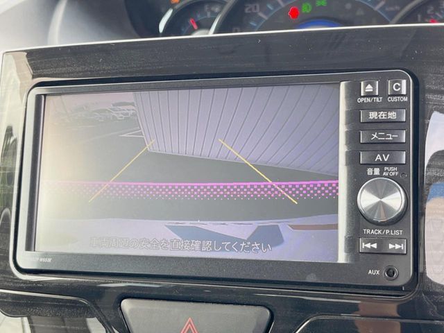【バックカメラ】駐車時に後方がリアルタイム映像で確認できます。大型商業施設や立体駐車場での駐車時や、夜間のバック時に大活躍！運転スキルに関わらず、今や必須となった装備のひとつです！