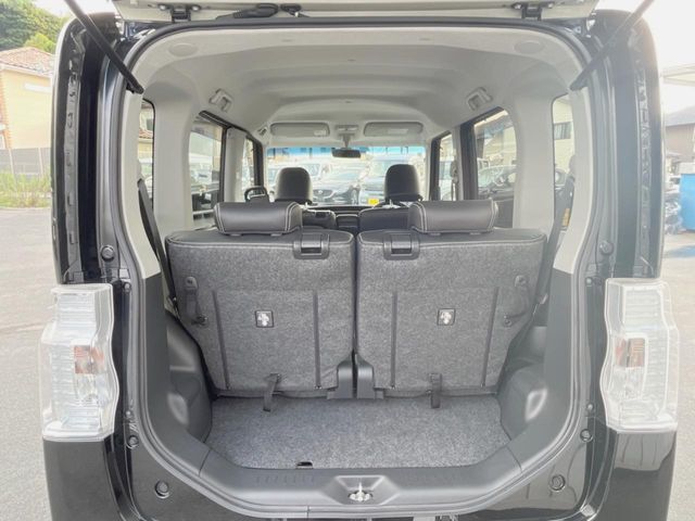 普段のお買い物や通勤、送迎等に十分な荷室スペースを確保しております。セカンドシートを倒すと、大きな荷物の積載も可能です♪