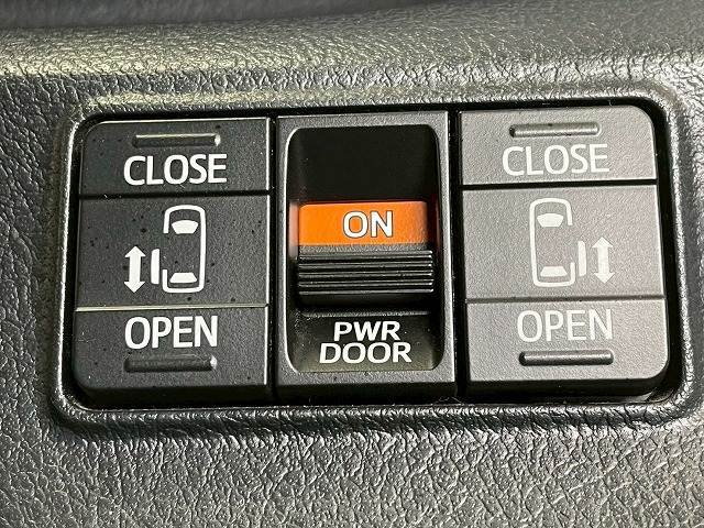 両側電動スライドドアを装備！！ 乗り降りの際も簡単に！！