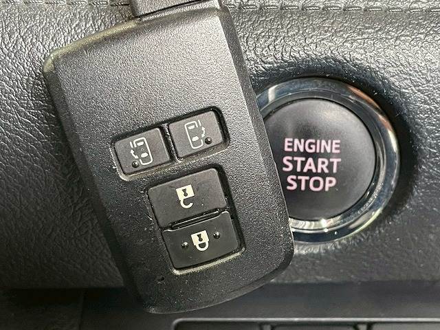【スマートキー】車内へのアクセスやエンジン始動が楽々に行える今や必須アイテムのキー複製防止の「イモビライザー」まで備わっております。