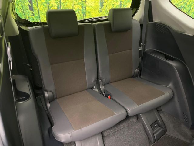 3列目シートはもちろん状態良好☆大人でもゆったりと座って頂けますので、大人数でのお出かけもラクラクです♪ご家族で、気の知れた仲間で、ドライブに行くのが楽しみですね♪