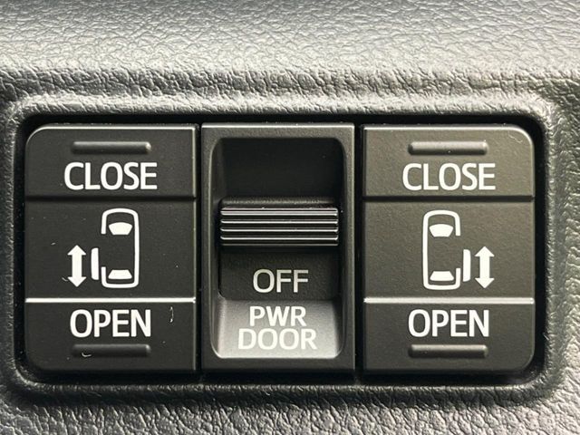 【両側パワースライドドア】スマートキーや運転席のスイッチで後席両側スライドドアの開閉が可能♪電動だから力を入れてドアを開ける必要が無く、小さなお子様でも簡単に開け閉めでき快適です♪