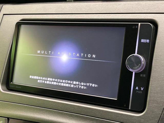 【純正ナビ】人気の純正ナビを装備しております。ナビの使いやすさはもちろん、オーディオ機能も充実！キャンプや旅行はもちろん、通勤や買い物など普段のドライブも楽しくなるはず♪