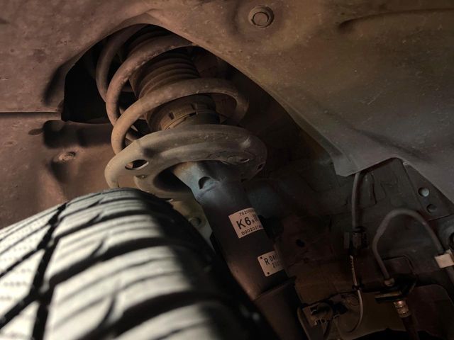 お車を安心してお乗りいただく為には、足回りの定期点検が欠かせません。サービスサポート（有償保証）では無料点検もご提供しており、安心のカーライフをお過ごしいただけるサポート体制が整っています。