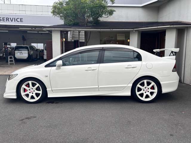 【1台限り】ご覧いただいている車両は1台限りの在庫となっております。まずは右下赤いボタン「トークでお問い合わせ」より在庫確認と見積もり依頼を！