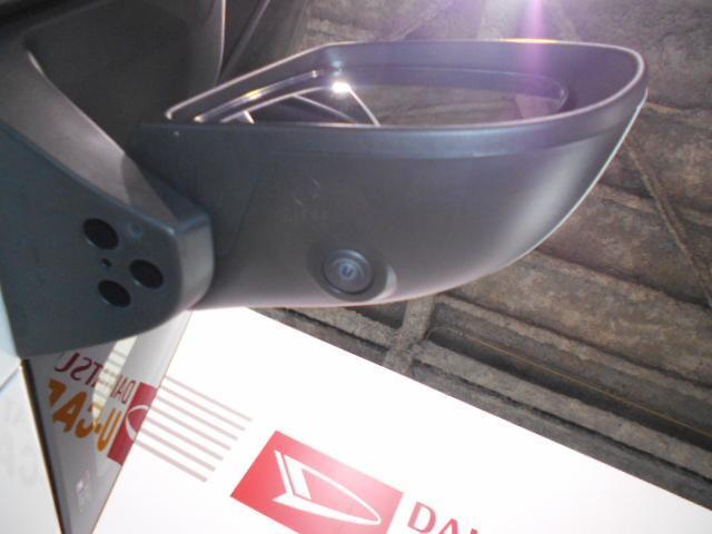 ダイハツ純正ナビ用全方位カメラが装着されております。純正ナビ装着時、ナビ画面にカメラの映像が映ります。（ナビは別売になります。）