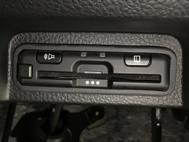 ETC付きで高速道路をノンストップ・キャッシュレスで利用出来ます！スマートインターの出入りも利用可能でとても便利です！