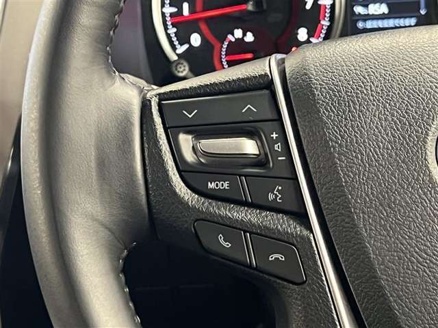 ステアリングスイッチ左側では、オーディオの操作が出来るようになっています！