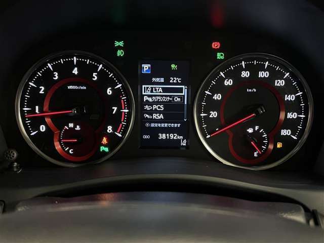 走行中でも確認しやすい大きさのメーターはアナログタイプ！インフォメーションディスプレイではTSSの設定状況など、クルマのいろいろな情報が確認出来るようになっています！