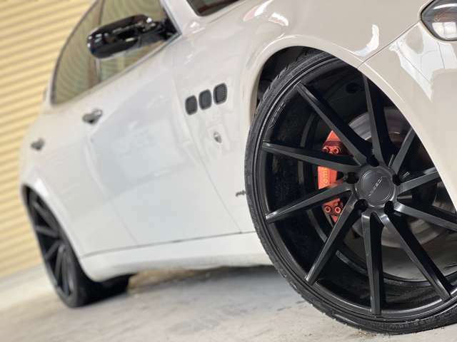 VOSSEN22インチアルミホイール！タイヤもまだまだ新しいです！