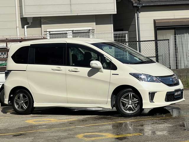 在庫車両は国産車をメインに軽自動車、コンパクトカー、セダン、ミニバンと幅広く取り揃えております。お探しの条件をお知らせください。自社整備工場（運輸局認証工場）、全天候型の屋内展示場完備☆