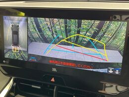 【パノラミックビューモニター】専用のカメラにより、上から見下ろしたような視点で360度クルマの周囲を確認することができます☆死角部分も確認しやすく、狭い場所での切り返しや駐車もスムーズに行えます。
