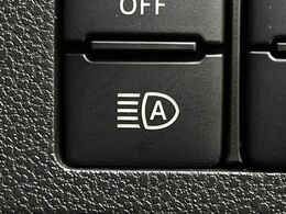 【オートハイビーム】夜間の安全走行に役立つ便利な機能！先行車や対向車を検知し、ハイビームとロービームを切り替えてくれます♪