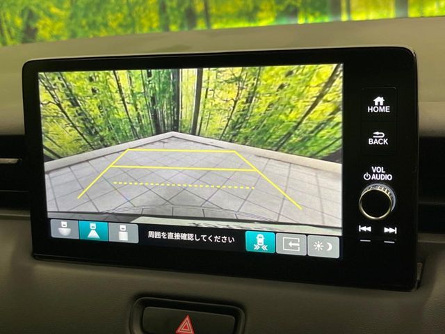 【バックカメラ】駐車時に後方がリアルタイム映像で確認できます。大型商業施設や立体駐車場での駐車時や、夜間のバック時に大活躍！運転スキルに関わらず、今や必須となった装備のひとつです！