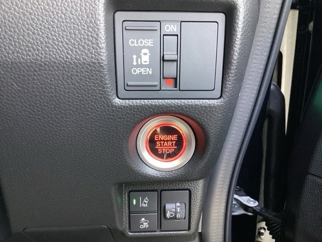 ☆左側電動スライドドア☆スイッチひとつで運転席からスライドドアの操作が出来ます♪