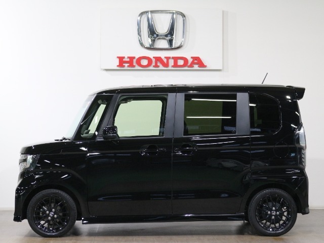 ボディカラーはクリスタルブラックパールです。