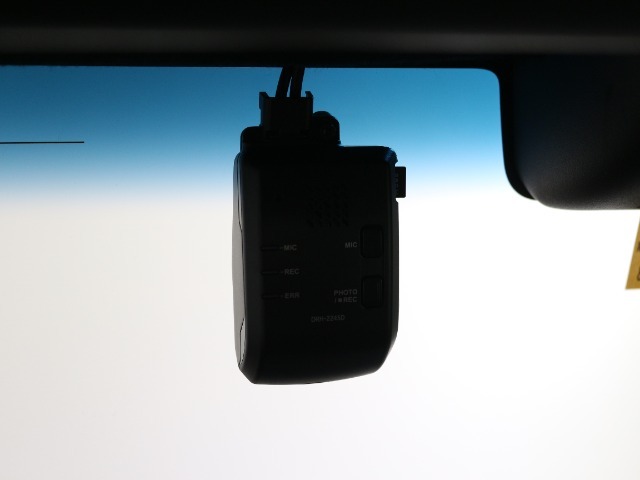もしもの時のドライブレコーダーも付いてます。