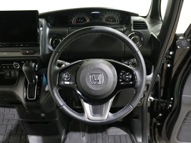 ホンダセンシング装備で高速道路も快適です。