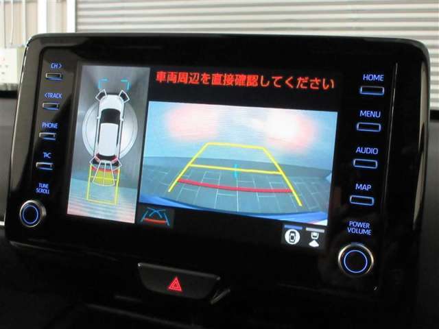 バックモニターで、駐車時に見えにくい後方をしっかり確認できます。