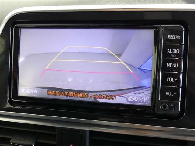 車庫入れや駐車で威力を発揮するのがバックモニター！ナビディスプレイに後ろの様子が映し出されるから安心です。