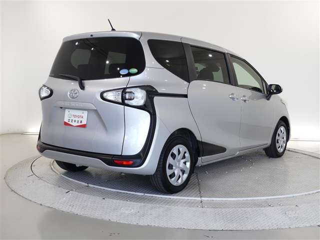 大きすぎず、小さすぎず、運転もしやすくシートアレンジも多彩で、どの世代の方にも気に入っていただけるお車です♪