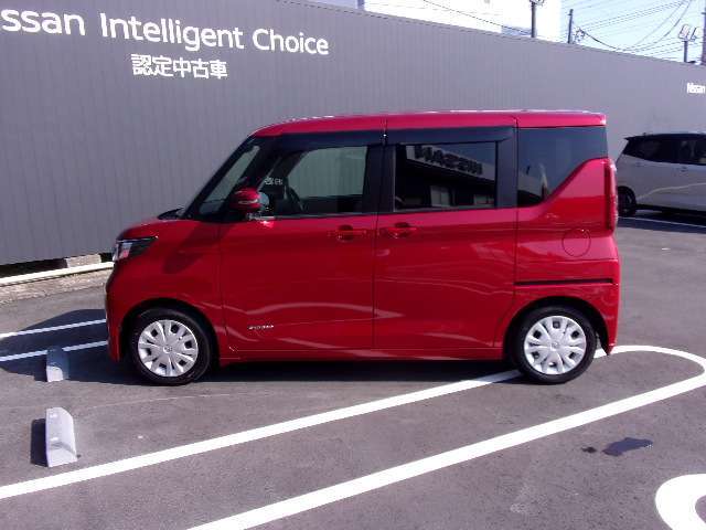 納車前には当社整備工場にて、日産整備士が、車検整備を実施。安心してお乗り頂けますようお渡しさせていただきます。