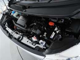 エンジンは車の心臓部分です。このエンジンルームが汚いとトラブルの基になります。当店は専用の液剤を使って徹底的に綺麗にします。