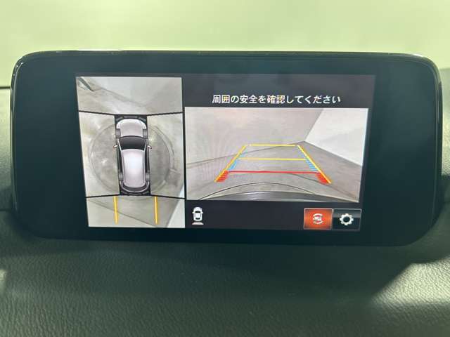 【360°ビュー・モニター】まるでクルマを真上から見下ろしたかのような視点で駐車をサポートします！クルマの斜め後ろや真横など、前後左右の4つのカメラの映像が合成されて、モニターに映し出されます。