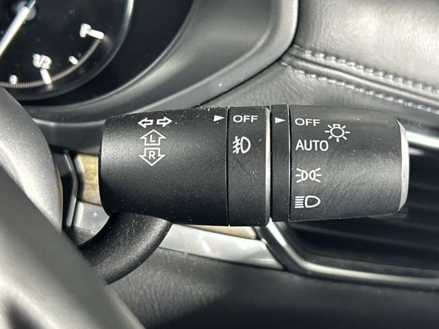 【運転席操作部】『運転席周辺の装備』の画像になります。快適なドライブを楽しむための機能が装備されています！運転席から触れるので使いやすいです！