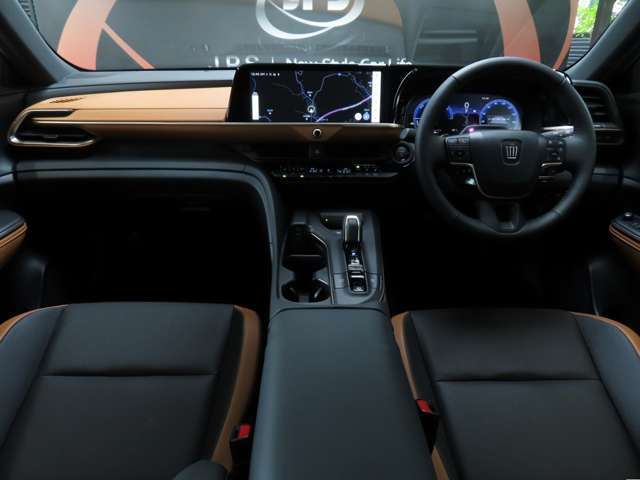 トヨタ社の礎。伝統を再定義した全く新しい想像力のフラッグシップ『CROWN CROSSOVER.』誕生。世界から寄せられる賛否両論の嵐は、このクルマが再定義するその新しさに、世界中が衝撃を受けているからに他ならない。