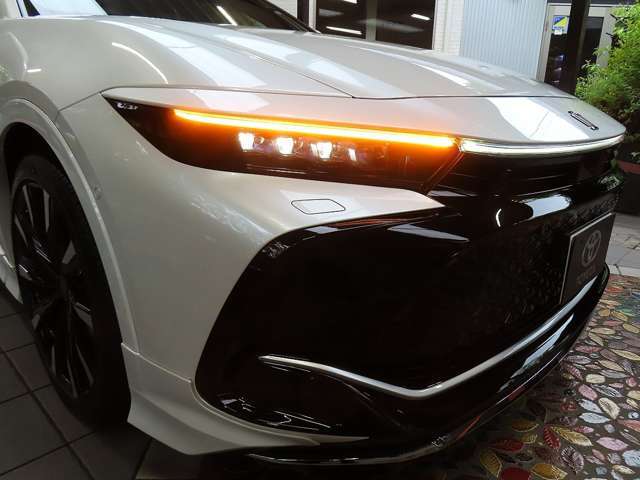 ■LEDフロントターンランプ ■ヘッドランプクリーナー内蔵 ■AHSアダプティブハイビームシステム搭載