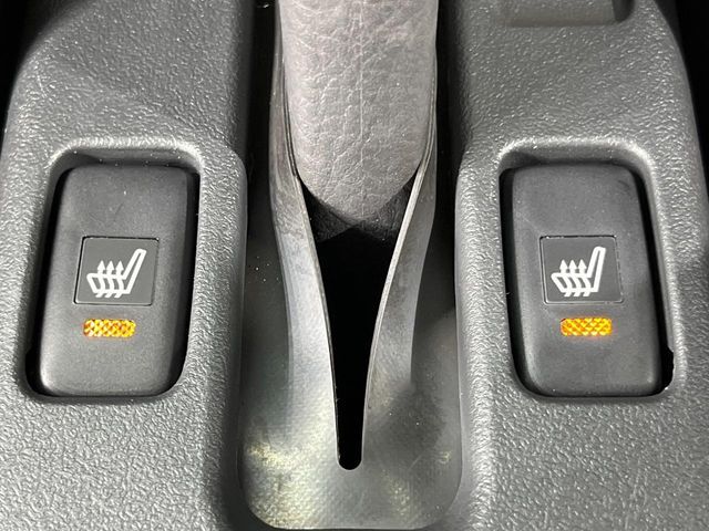 【シートヒーター】寒い日に重宝するシートヒーター！エアコンより早く温まってくれるので寒がりの人も安心ですね♪エアコンの温風は乾燥するから苦手、という方にもをおすすめです。