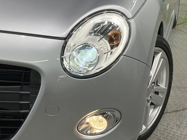 【LEDヘッドライト】悪天候や夜間走行時も良好な視界を確保し安心して運転できる高輝度LEDヘッドライトを装備！点灯速度が早く、消費電力も抑えられています。