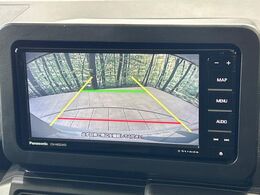 【バックカメラ】駐車時に後方がリアルタイム映像で確認できます。大型商業施設や立体駐車場での駐車時や、夜間のバック時に大活躍！運転スキルに関わらず、今や必須となった装備のひとつです！