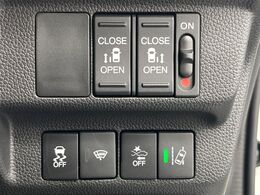 【両側パワースライドドア】スマートキーや運転席のスイッチで後席両側スライドドアの開閉が可能♪電動だから力を入れてドアを開ける必要が無く、小さなお子様でも簡単に開け閉めでき快適です♪
