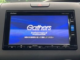 【純正ナビ】人気の純正ナビを装備。オーディオ機能も充実しており、Bluetooth接続すればお持ちのスマホやMP3プレイヤーの音楽を再生可能！毎日の運転がさらに楽しくなります！！
