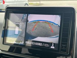 【アラウンドビューモニター】専用のカメラにより、上から見下ろしたような視点で360度クルマの周囲を確認することができます☆死角部分も確認しやすく、狭い場所での切り返しや駐車もスムーズに行えます。