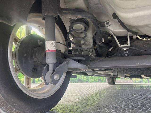 お車を安心してお乗りいただく為には、足回りの定期点検が欠かせません。サービスサポート（有償保証）では無料点検もご提供しており、安心のカーライフをお過ごしいただけるサポート体制が整っています。