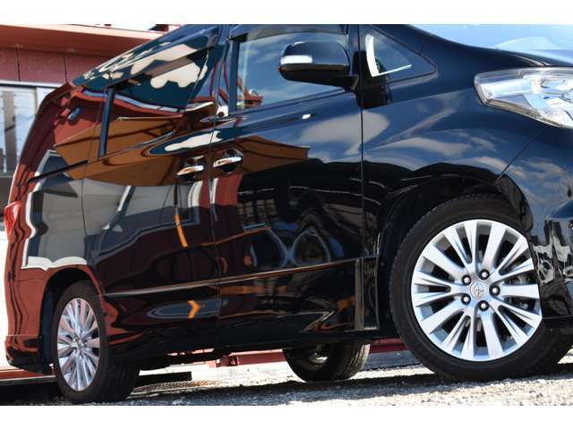 純正18インチAWも状態良好でございます♪　☆全国展開の中古車ディーラー店長、輸入車ディーラーグループの店長を務めた経験豊富なスタッフがお手伝いさせて頂きます☆