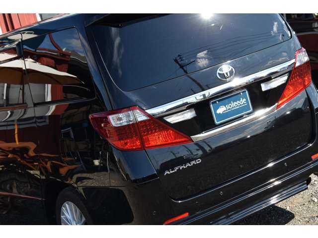 後期モデルでエクステリアもよりスタイリッシュになっております♪　☆電車にてお越しの場合、事前にご連絡を頂けましたら、最寄り駅【JR小針駅】もしくは、【JR新潟駅】までお迎えに上がらせて頂きます☆