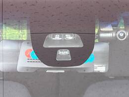 【ホンダセンシング】走行中に前方の車両等を認識し、衝突しそうな時は警報とブレーキで衝突回避と被害軽減をアシスト。より安全にドライブをお楽しみいただけます。