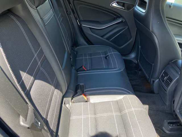 自動車保険に関しても、メルセデス・ベンツ専用のプログラムをご用意しております。飛び石や落下物などでのフロントガラスの修理が必要となった場合、最大で9万円分の補償を致します。